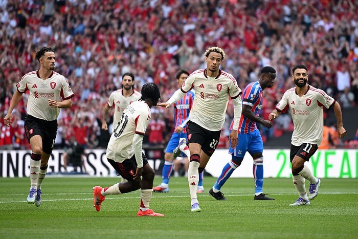 [Liverpool Menyapu bersih Community Shield, Kekalahan Pertama Palace di Babak Pertama]