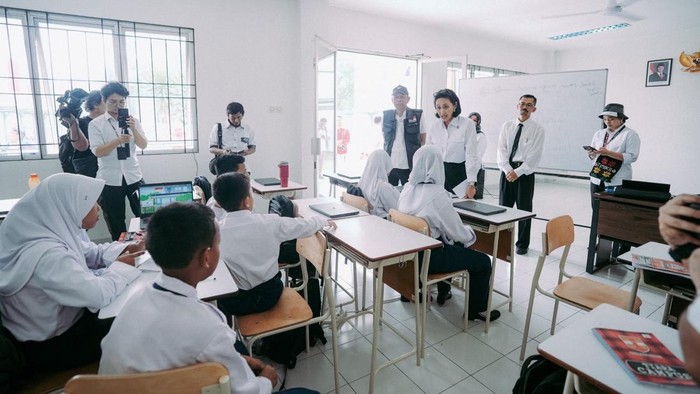 Wamen P2MI Kagum, Semangat Belajar Siswa di Sekolah Rakyat Membuatnya Takjub!