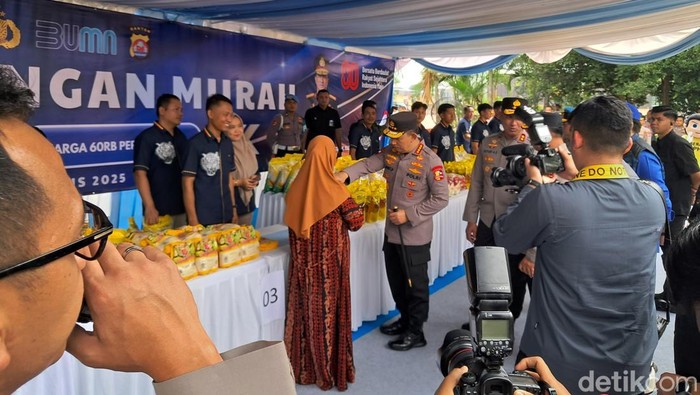 Kapolri Cek Gerakan Pangan Murah Polda Banten, Warga Ucapkan Terima Kasih - Update 1