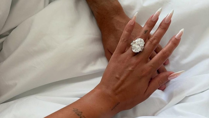 **Cincin Berlian dari Ronaldo ke Georgina Ditaksir Rp 81 M, Simbol Cinta di Dunia Bola**