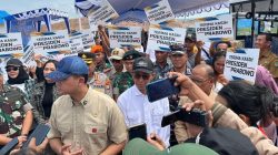 **Mentrans Serahkan 94 Sertipikat Hak Milik ke Warga Tanjung Banun, Total 162 Bidang Tanah Kini Milik Masyarakat**