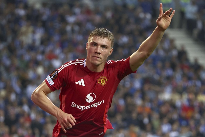 **MU Buka Pintu Pinjamkan Hojlund, Klub Serie A Berbondong-Bondong Minat**