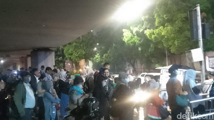 TransJ Koridor 13 Macet Total, Antrean Panjang di Tegal Mampang!