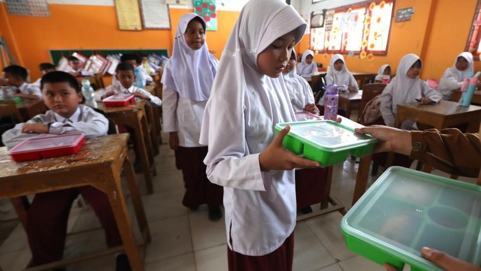Pemerintah Pusat Perkuat Pembangunan Papua Melalui Program MBG hingga Kopdes