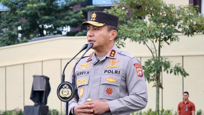 Kapolda Riau Hidangkan Penghargaan bagi Penyelidik Beras Oplosan dan PETI
