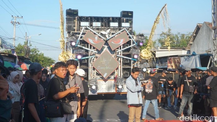 Polda Jatim Ancam Tutup Sound Horeg yang Melanggar Aturan Pemprov Jatim