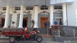 “Viral Plafon Gedung KPT Pemkab Brebes Jebol Saat Hujan: Bencana yang Menyisakan Pertanyaan Besar”