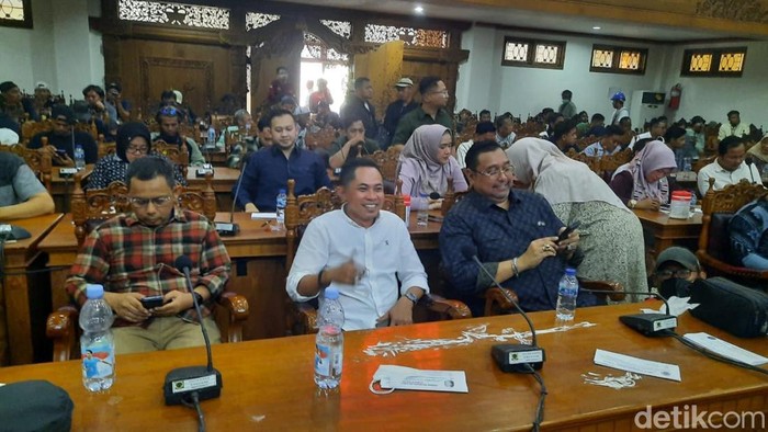 **DPRD Pati Sepakati Hak Angket, Bentuk Pansus Pemakzulan Bupati Sudewo: Gebrakan Politik di Jateng**