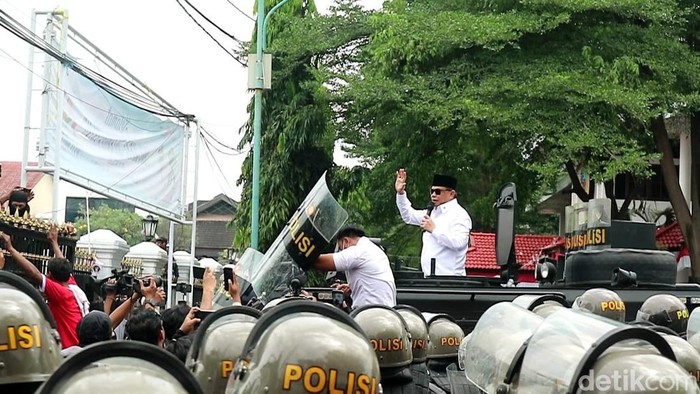 **Bupati Pati Soal Tuntutan Mundur: 