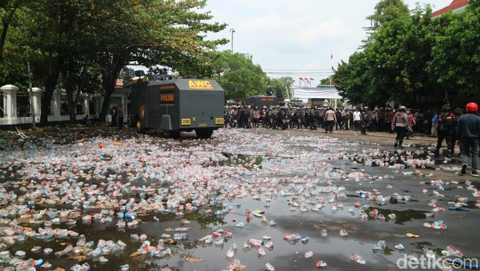 **Demo di Kantor Bupati Pati Sempat Ricuh, Begini Suasana Terkini: Konflik yang Meredup**