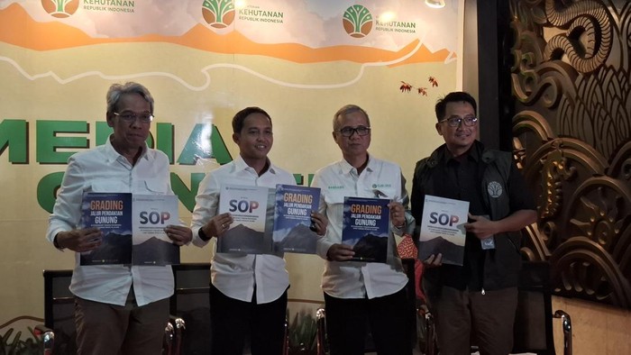 **Kemenhut RI Terangkan: 800 Guide Gunung Rinjani, Hanya 200 yang Tersertifikasi!**