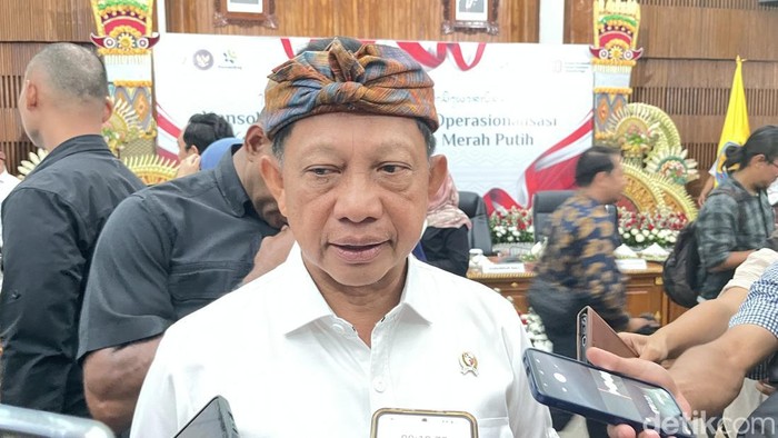 Mendagri Nilai Pansus Pemakzulan Bupati Pati Tak Terkait Kenaikan PBB 250% - Alternatif 1
