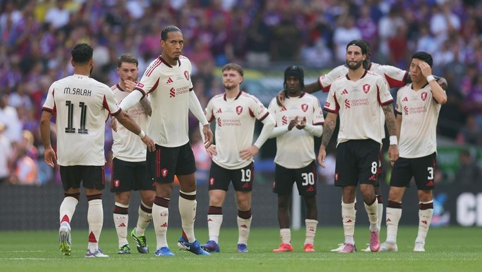 Liverpool Prioritaskan Bek Tengah Baru, Bukan Alexander Isak