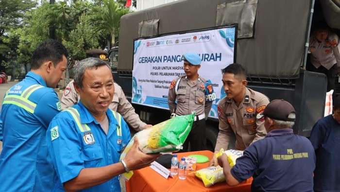 **Polres Priok Gelar Bazar Pangan Murah, Dukung Ketahanan Harga untuk Buruh dan Sopir Truk Pelabuhan**