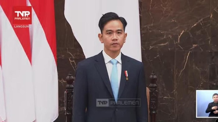 **Gibran Ganti Dasi di Sidang Tahunan MPR, Dari Merah ke Biru Muda: Fenomena Simbolis?**