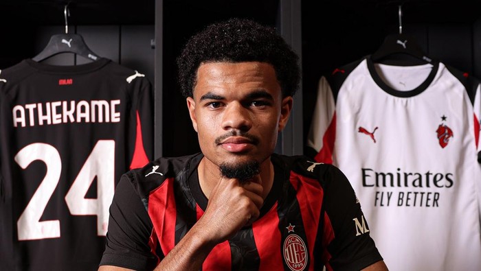 **AC Milan Resmi Datangkan Bek Muda Swiss, Zachary Athekame, Sebagai Pembelian Ketujuh Musim Ini**
