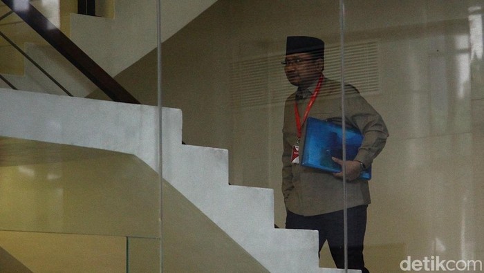 **KPK Temukan Bukti Korupsi di Rumah Eks Menag Yaqut Cholil Qoumas**