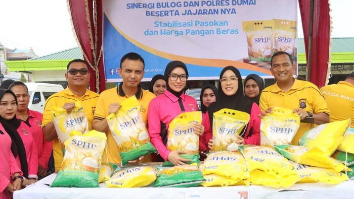 6 Ton Beras Gerakan Pangan Murah di Dumai Diserbu Warga, Ludes dalam 1,5 Jam!
