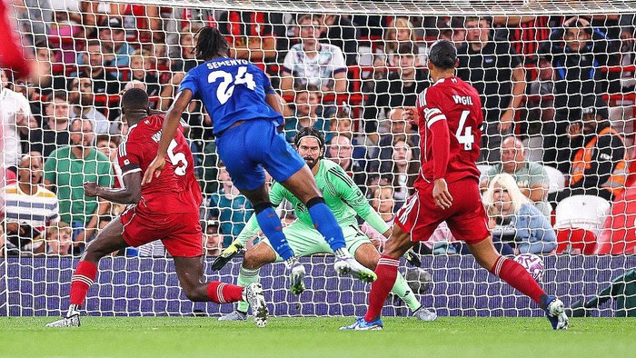 **Duh, Liverpool... Pertahananmu Itu Sampai Bikin Carragher Ngomong Begini!**