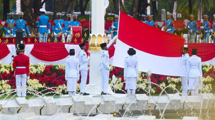 **4 Hal Menarik dari Peringatan HUT ke-80 RI Besok di Istana: Dari Kirab Bendera hingga Pesta Rakyat!**