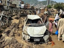 **Warga Pakistan Mengira Kiamat Saat Banjir-Longsor Tewaskan 321 Orang**
