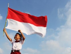**Menyeberangi Jembatan Emas Kemerdekaan: Sukarno dan Mimpi Indonesia Merdeka**