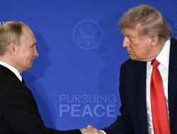 “Trump Beri ‘Surat Perdamaian’ dari Melania ke Putin: Langkah Mengejutkan di Alaska”
