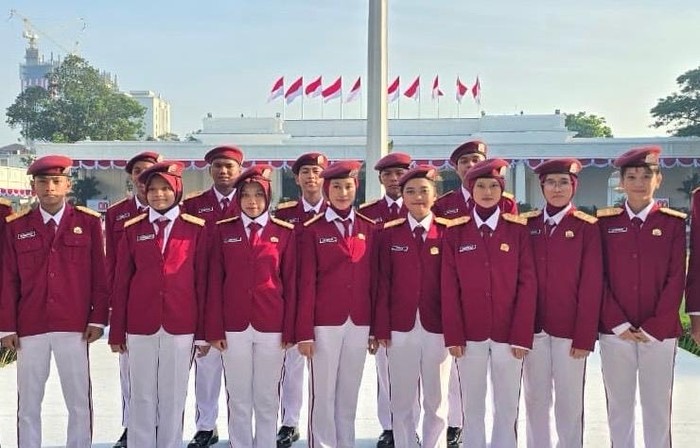 **100 Siswa Paduan Suara Sekolah Rakyat Berikan Sorak Kemerdekaan di Istana**