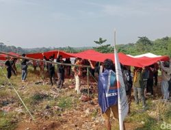 Mahasiswa Pandeglang Bentangkan Patriotisme, Serahkan Doa di Upacara Bendera HUT RI ke-80 di TPA Bangkonol