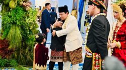 Prabowo Peluk Anak Gibran, Jan Ethes-La Lembah Manah, di Sela Upacara HUT RI: Moment Emotif yang Menjelma Menjadi Perhatian Publik