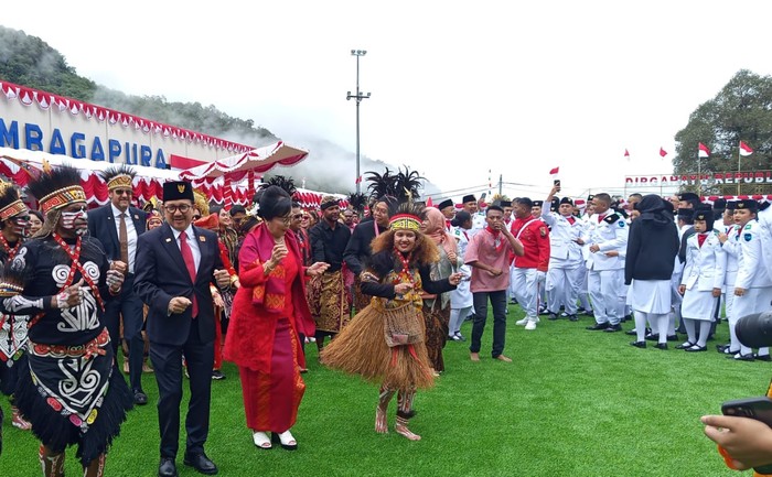 **Tarian Kolosal-Konser Dewa 19 Guncangkan HUT ke-80 RI di Tembagapura**