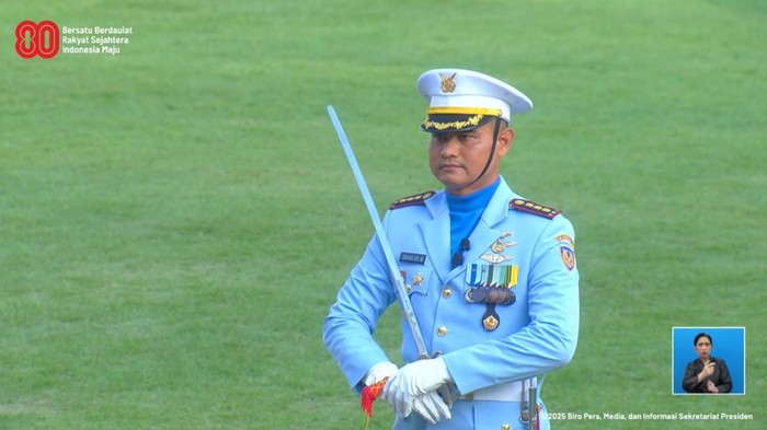 **Kolonel Sunar Adi Wibowo: Komandan Upacara Penurunan Bendera di Hari Ulang Tahun RI ke-80**
