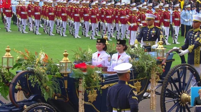 Bendera Merah Putih Kembali Berjaya di Kirab Kereta Kencana Menuju Monas