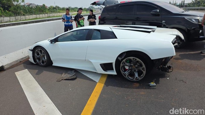 Lamborghini Remuk di Tol Kunciran: Kecelakaan saat Konvoi dengan Supercar