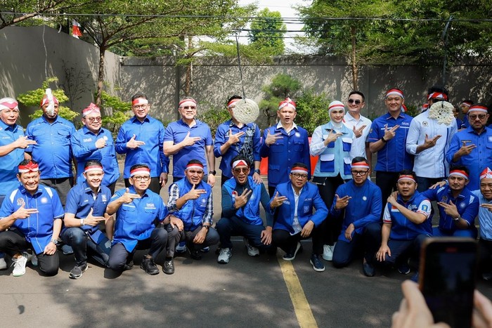 PAN Gelar Lomba 17-an, Zulhas & Para Menteri Bergelut di Belut-Makan Kerupuk!