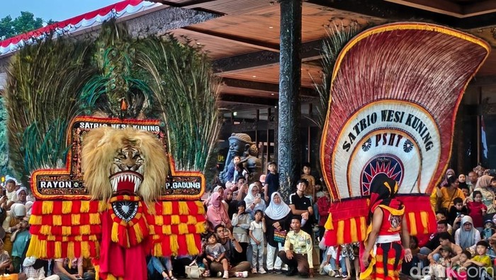 Reog Ponorogo di TMII: Obat Kangen Kampung yang Menjelajahi Jiwa Warga!