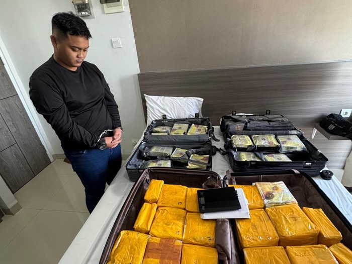 Bareskrim Tangkap Kurir Narkoba Asal Malaysia, Sita 60 Bungkus Sabu di Surabaya