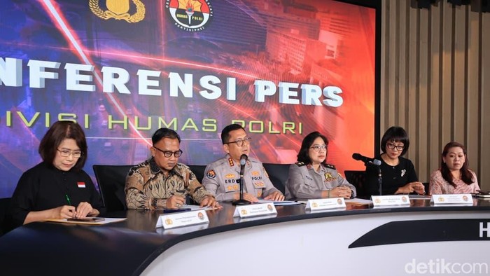 Polri Gelar He For She Awards 2025, Lomba Komitmen Pemberdayaan Polwan - Alternatif 1