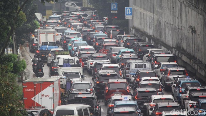 5 Fakta Mengejutkan Macet Hari Pertama Usai Long Weekend di Jakarta!