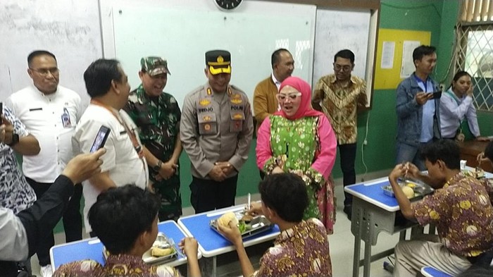 **SPPG di Jakbar Diresmikan, 3.547 Siswa Terima Makan Bergizi Gratis**
