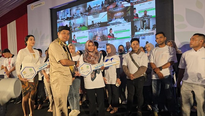Menteri PKP Berikan Kunci Rumah Subsidi kepada Buruh Kahatex, Langkah Nyata untuk Perbaikan Kualitas Hidup!