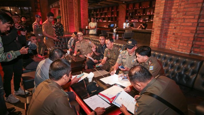 Gerebek Sensasional Pemkot Bandung, 'Pesta Sabun' Malam Jadi Bahan Kecaman