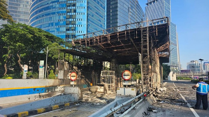 Jasa Marga: 7 Gerbang Tol Terbakar, Fasilitas Rusak, Demo Berujung Tragedi