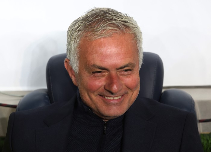 **Mourinho Lagi-lagi Dapat Pesangon Besar! Fenerbahce Potong Kontrak Mourinho Rp 172 Miliar!**