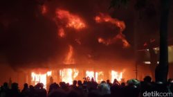 Gedung Negara Grahadi Surabaya Terbakar Imbas Kericuhan – Update 1