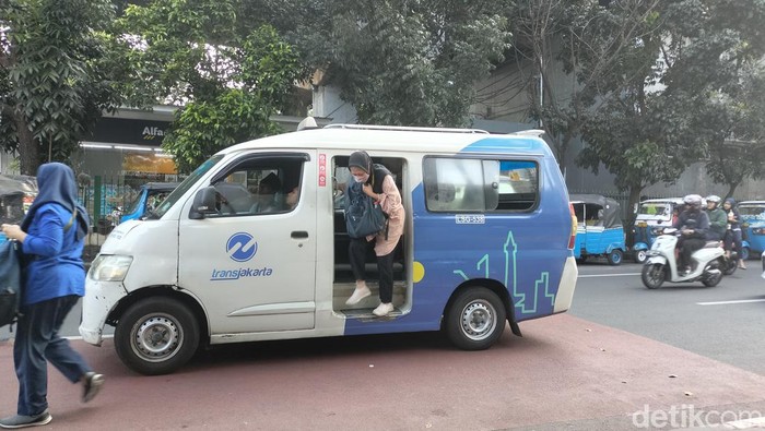 TransJakarta Berangsur Normal, Sejumlah Rute Mikrotrans Sudah Beroperasi - Update 1