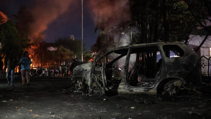 Cukup, Jangan Ada Lagi Korban di Tengah Ricuh: Lima Jiwa Terbaring di Tengah Gejolak Demo