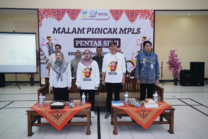Wamensos: Sekolah Rakyat, Jembatan Anak Miskin Menuju Cita-cita