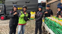 Brimob Riau Gelar Operasi Pangan, Salurkan 2 Ton Beras Murah
