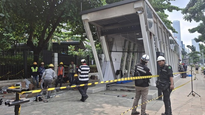 **Stasiun MRT Istora Bangkit dari Kebuntuan: Perbaikan Dimulai Setelah Kericuhan Memporak-Porandakan Akses Masuk**